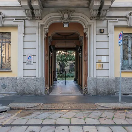 Lägenhet Bright Top-floor With Private Terrace Milano