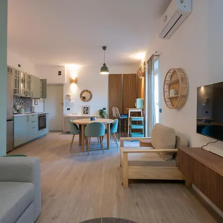 Апартаменты Bright Top-floor With Private Terrace